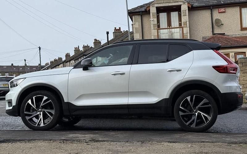 Second-hand Volvo XC40 R-Design Pro 197 CP (144 kW) 2021 Alb SUV