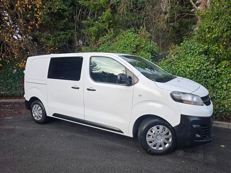 White Used 2021 Vauxhall Vivaro Edition MPV | £9,995 (Super price) - Image 1/4