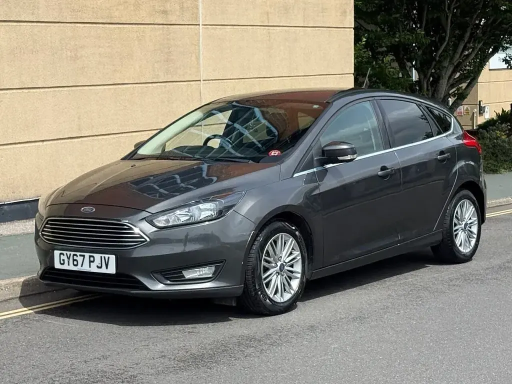 Used Ford Focus Zetec 125 HP (91 kW) 2018 Grey Hatchback