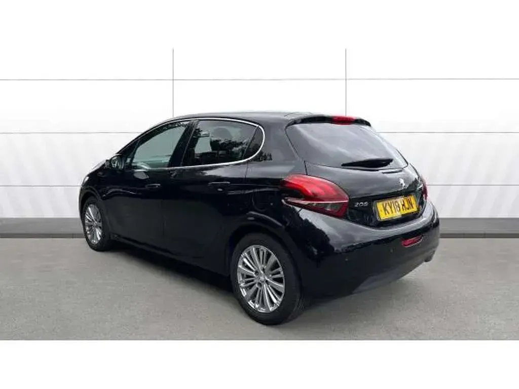 Used Peugeot 208 Allure 82 HP (60 kW) 2018 Hatchback
