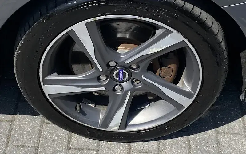 Used Volvo V40 R-Design 190 HP (139 kW) 2014 Grey Hatchback