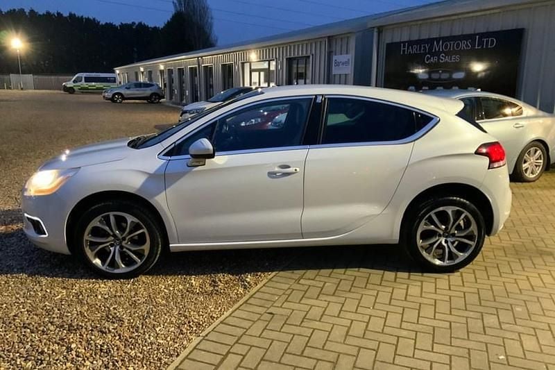 White Used 2012 Citroën DS4 Hatchback | £3,250 (Good price) - Image 1/1