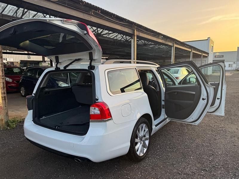 Used Volvo V70 SE 181 HP (133 kW) 2015 White Estate