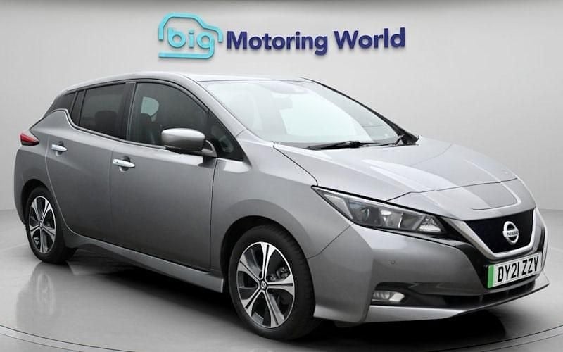 Begagnad Nissan Leaf N-Connecta 110 kW (150 HK) 2021 Halvkombi