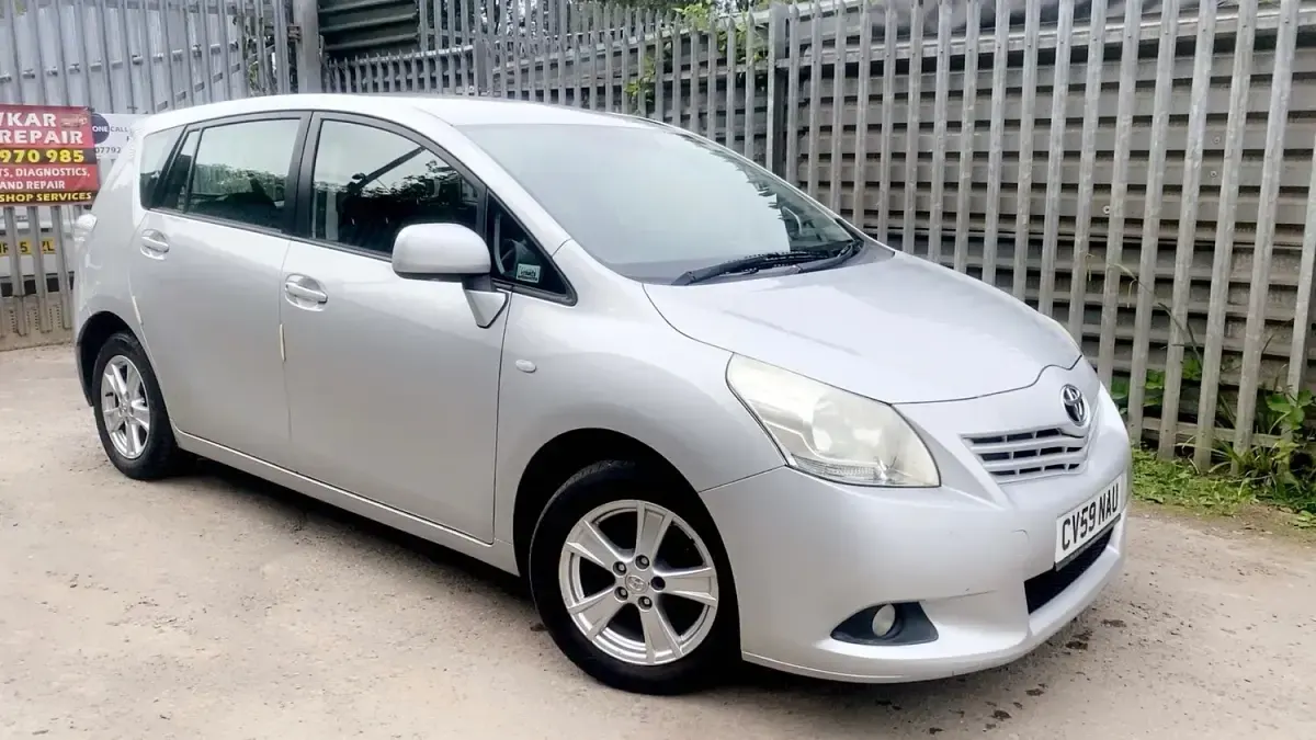 Used Toyota Verso 2009 Silver MPV