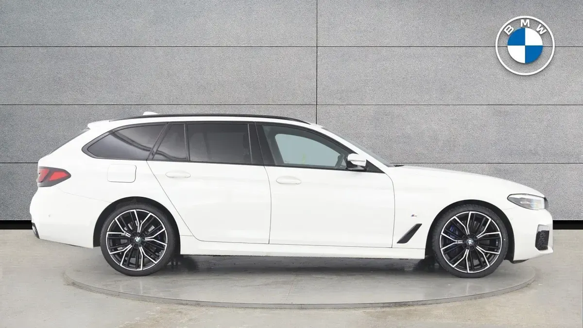 Used BMW 530 M Sport 282 HP (207 kW) 2022 White Estate