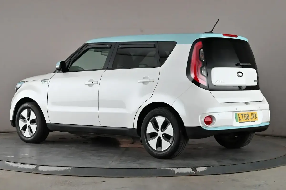 Used Kia Soul EV 80 kW (110 HP) 2018 White SUV