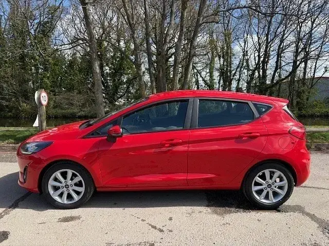 Usado Ford Fiesta Trend 2022 Rojo Utilitario