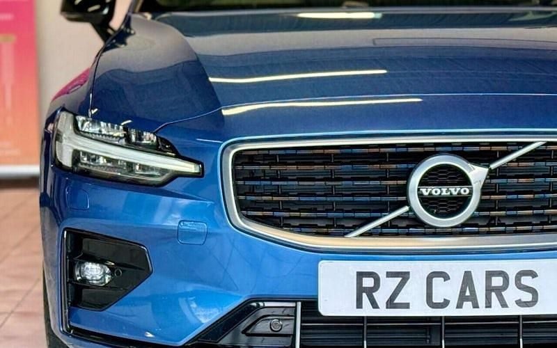 Used Volvo S60 R-Design 250 HP (183 kW) 2019 Blue Sedan