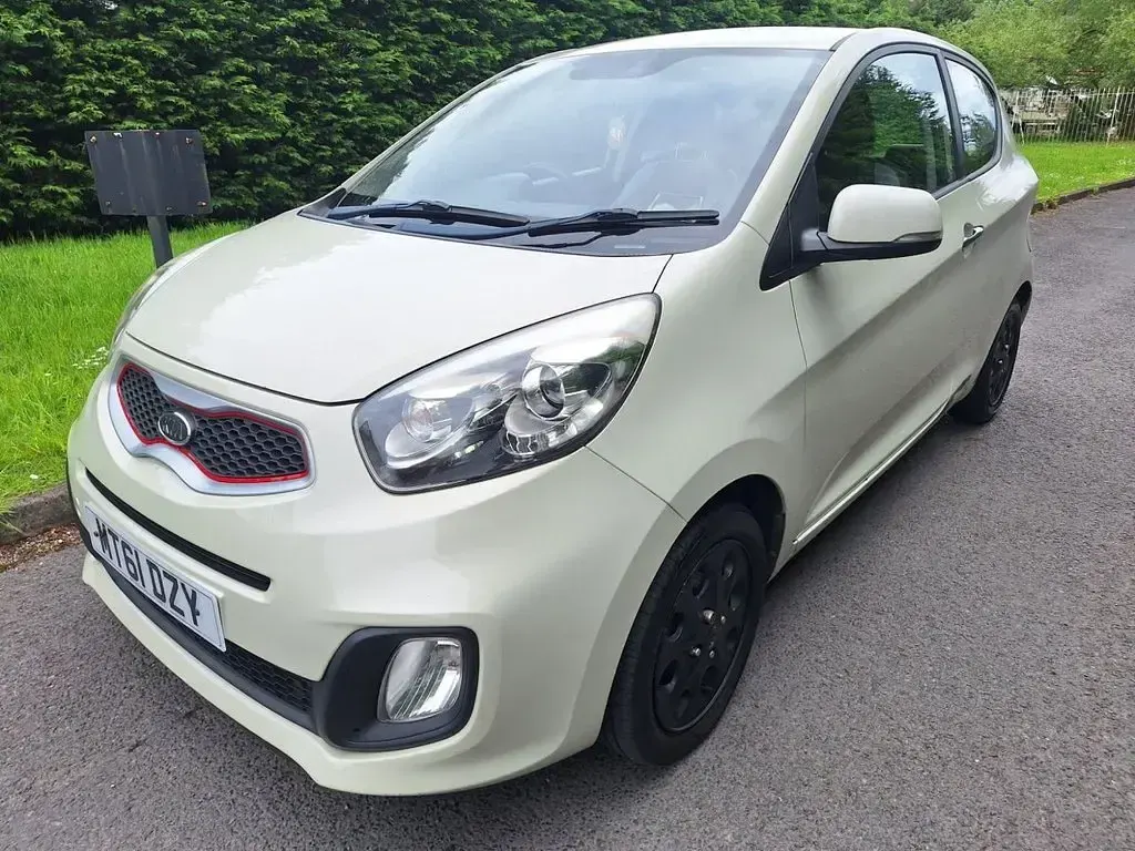 Used Kia Picanto 85 HP (62 kW) 2011 Beige Hatchback