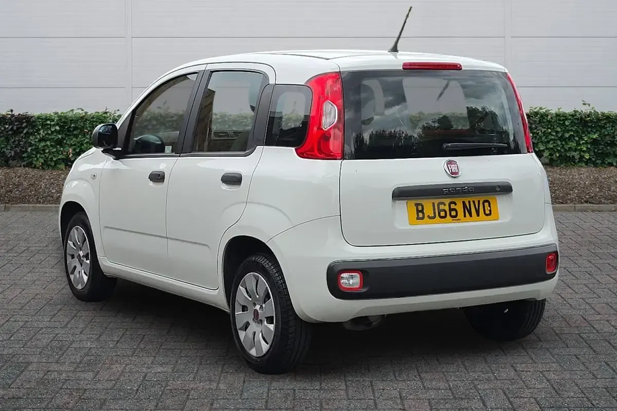 Used Fiat Panda Pop 69 HP (50 kW) 2016 White Hatchback