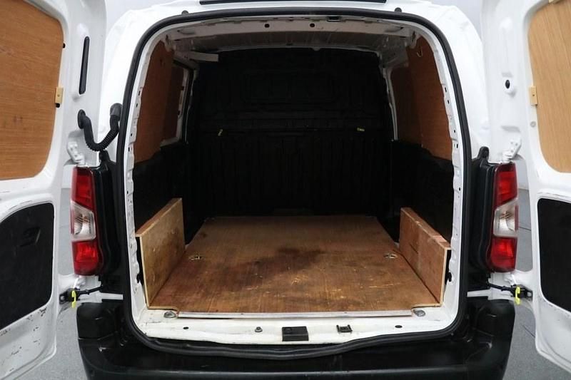 Used Peugeot Partner 100 HP (73 kW) 2022 White MPV