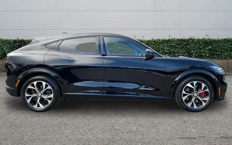 Begagnad Ford Mustang Extended Range 351 HK (258 kW) 2021 Kombi