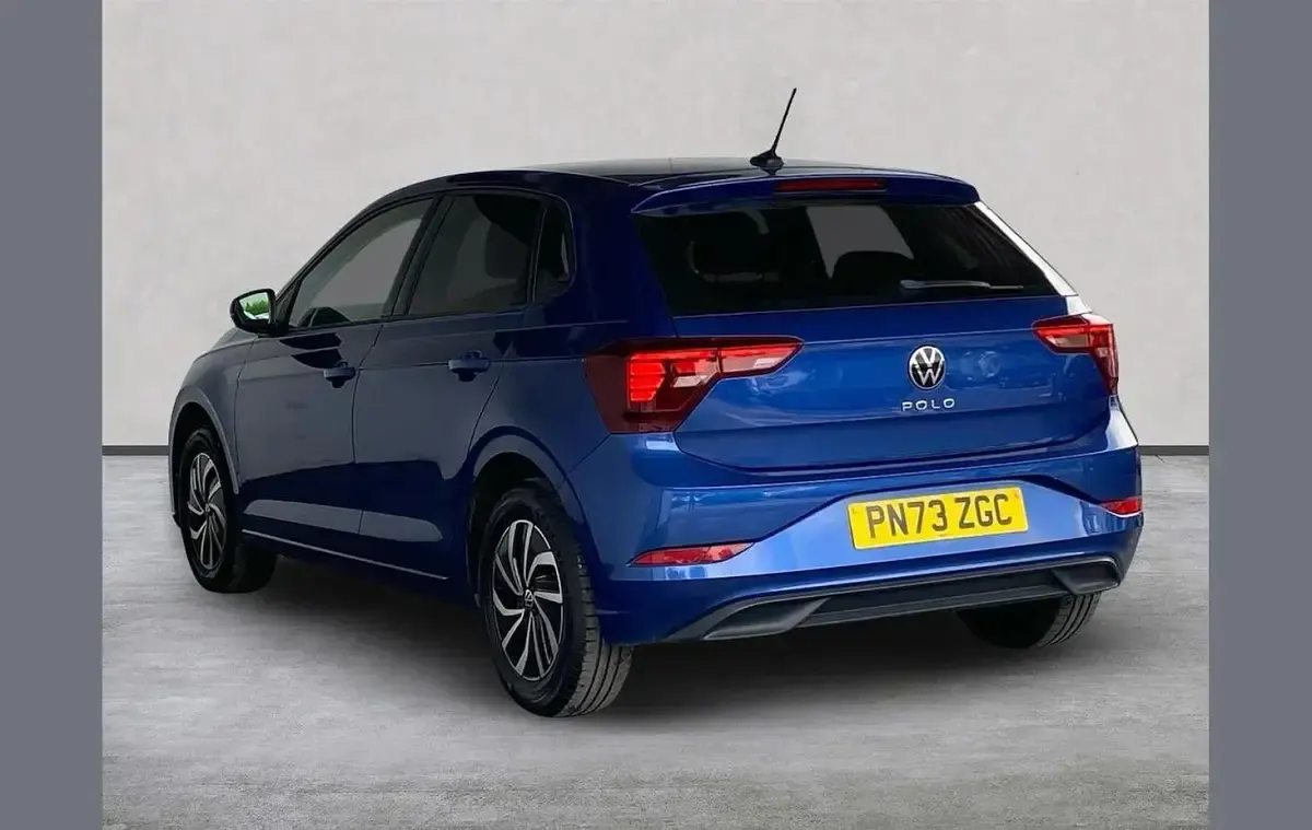 Used VW Polo Life 80 HP (58 kW) 2023 Blue Hatchback