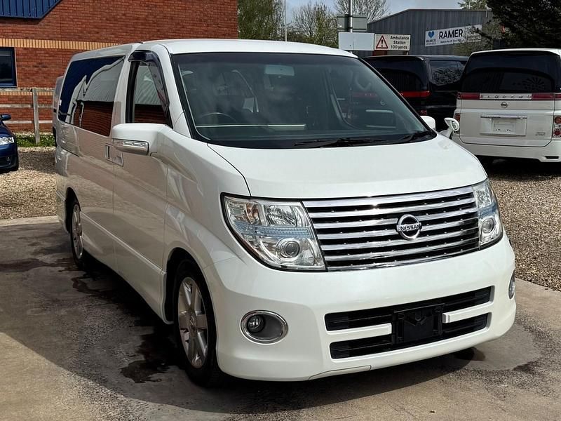 Used Nissan Elgrand 2007 White MPV
