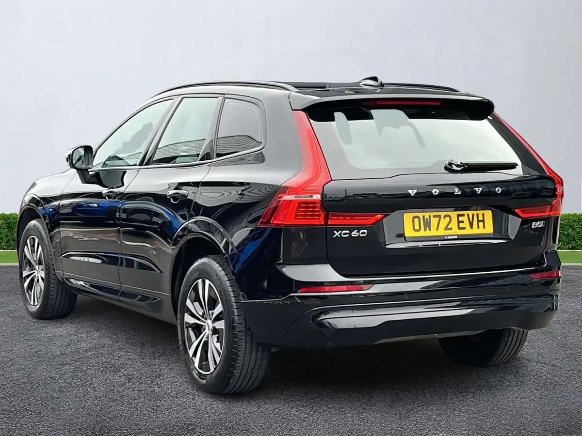Used Volvo XC60 Core 250 HP (183 kW) 2022 Black SUV