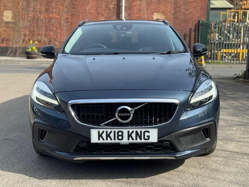 Used Volvo V40 Pro 150 HP (110 kW) 2018 Blue Hatchback
