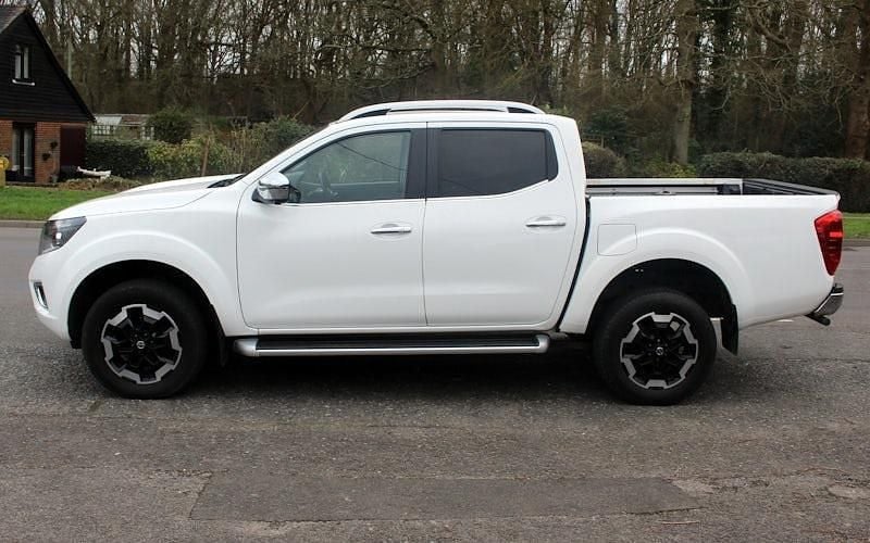 Used Nissan Navara Tekna 190 HP (139 kW) 2021 White Pickup