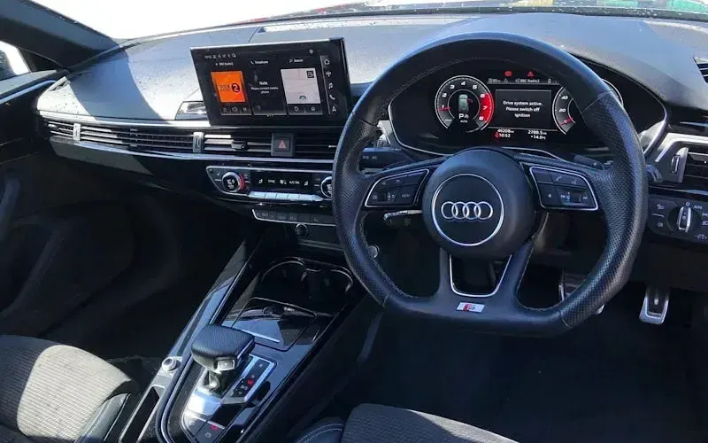 Usado Audi A4 Black Edition 150 HP (110 kW) 2025 Carrinha
