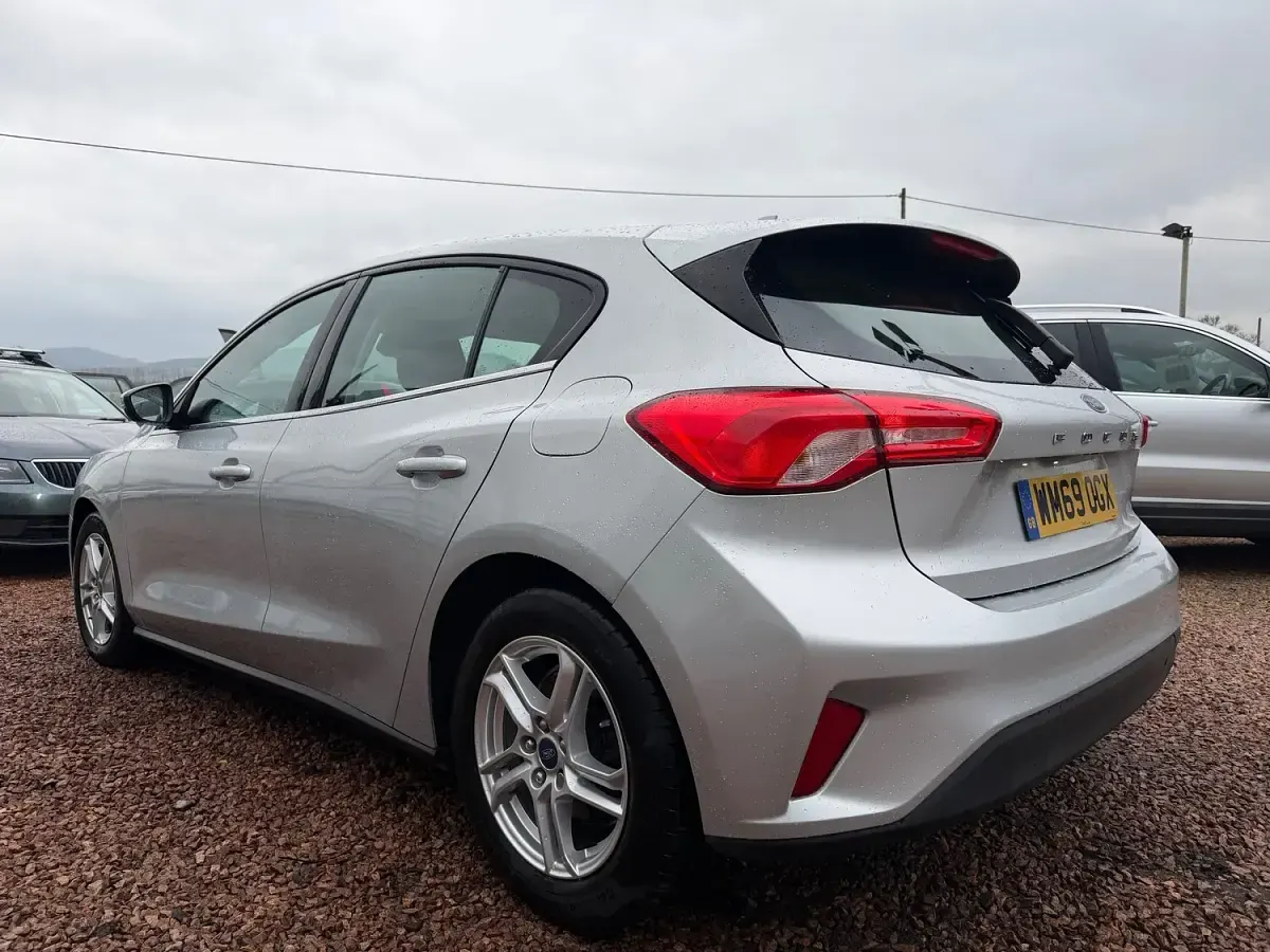 Used Ford Focus Zetec 95 HP (69 kW) 2020 Silver Hatchback
