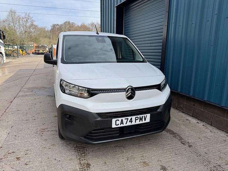 Used Citroën Berlingo 100 HP (73 kW) 2024 White MPV