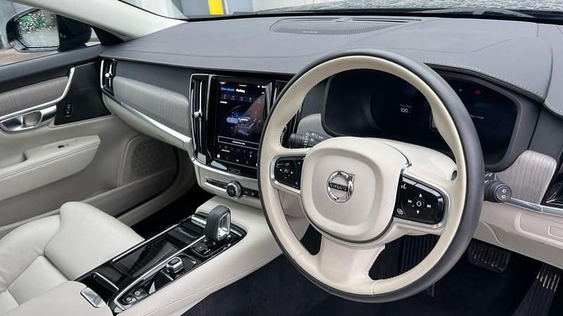 Used Volvo V90 Plus 350 HP (257 kW) 2025 Black Estate