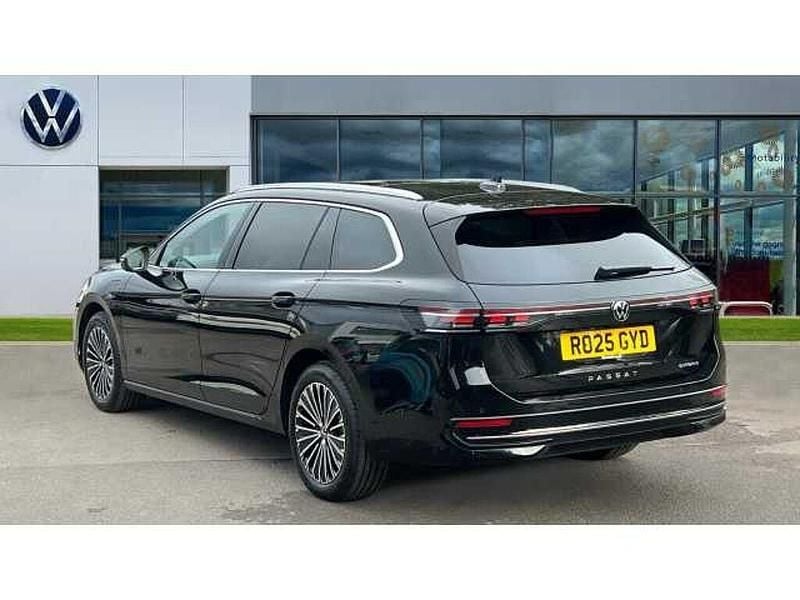 Used VW Passat Elegance 204 HP (150 kW) 2025 Black Estate