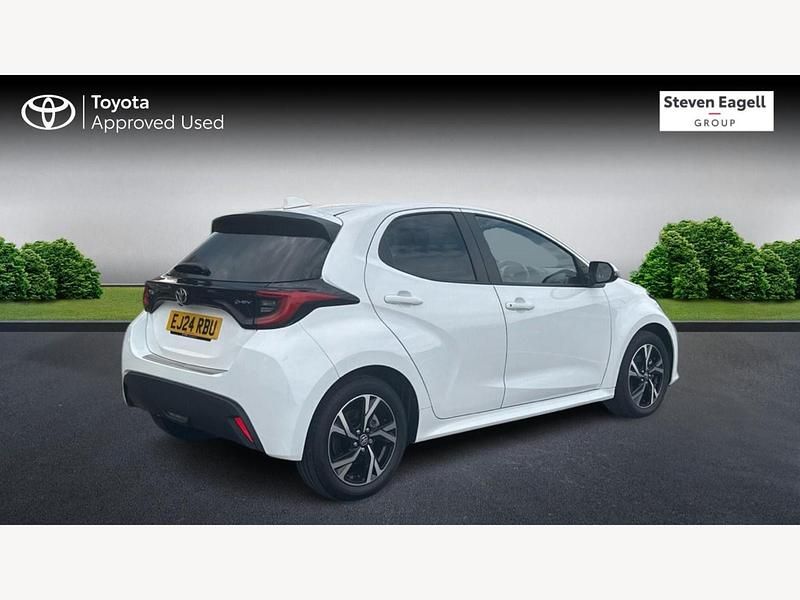 Used Toyota Yaris Hybrid Design 2024 White Hatchback
