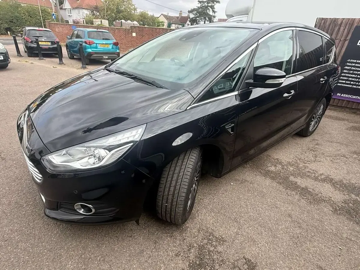 Used Ford S-MAX Titanium 190 HP (139 kW) 2019 Black MPV