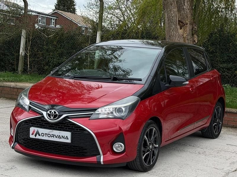 Used Toyota Yaris Design 99 HP (72 kW) 2016 Red/black Hatchback