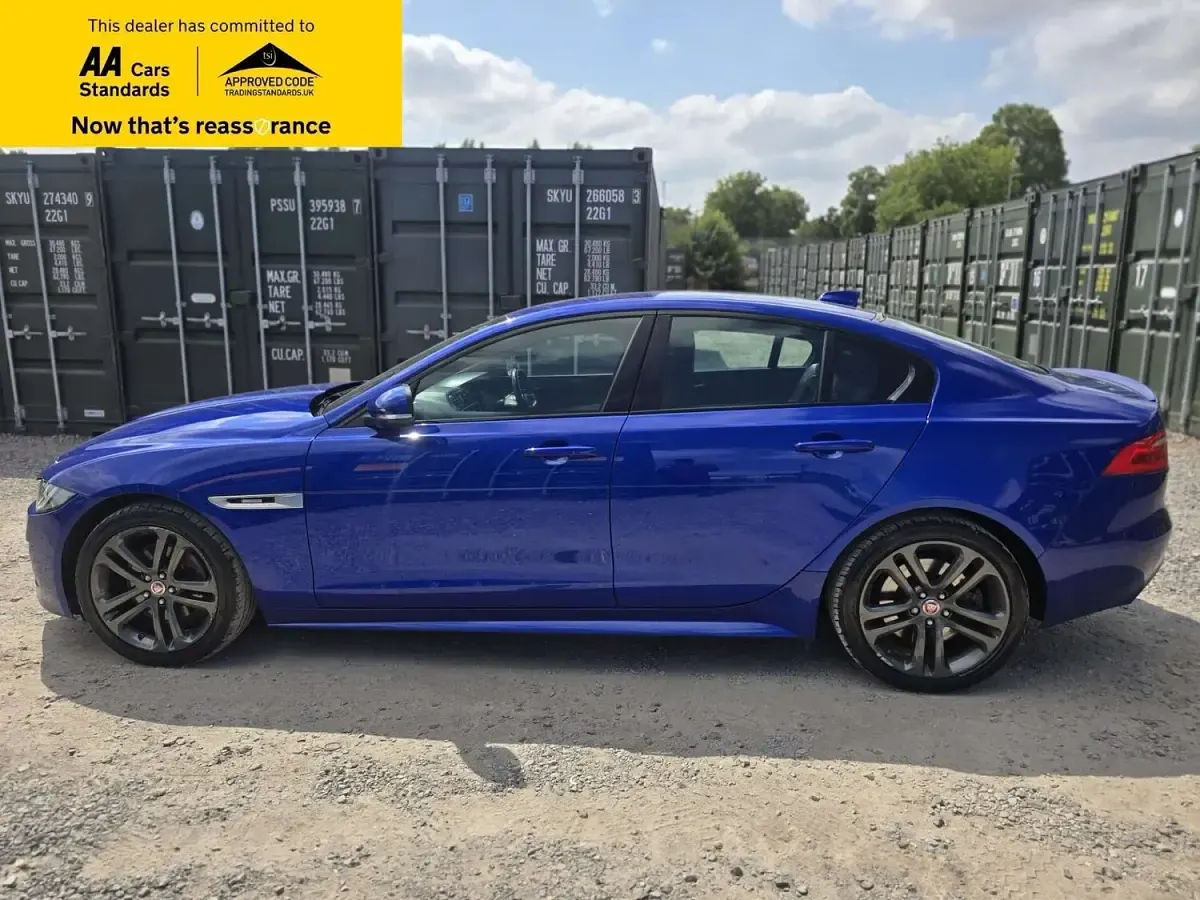 Used Jaguar XE R-Sport 200 HP (147 kW) 2018 Blue Sedan