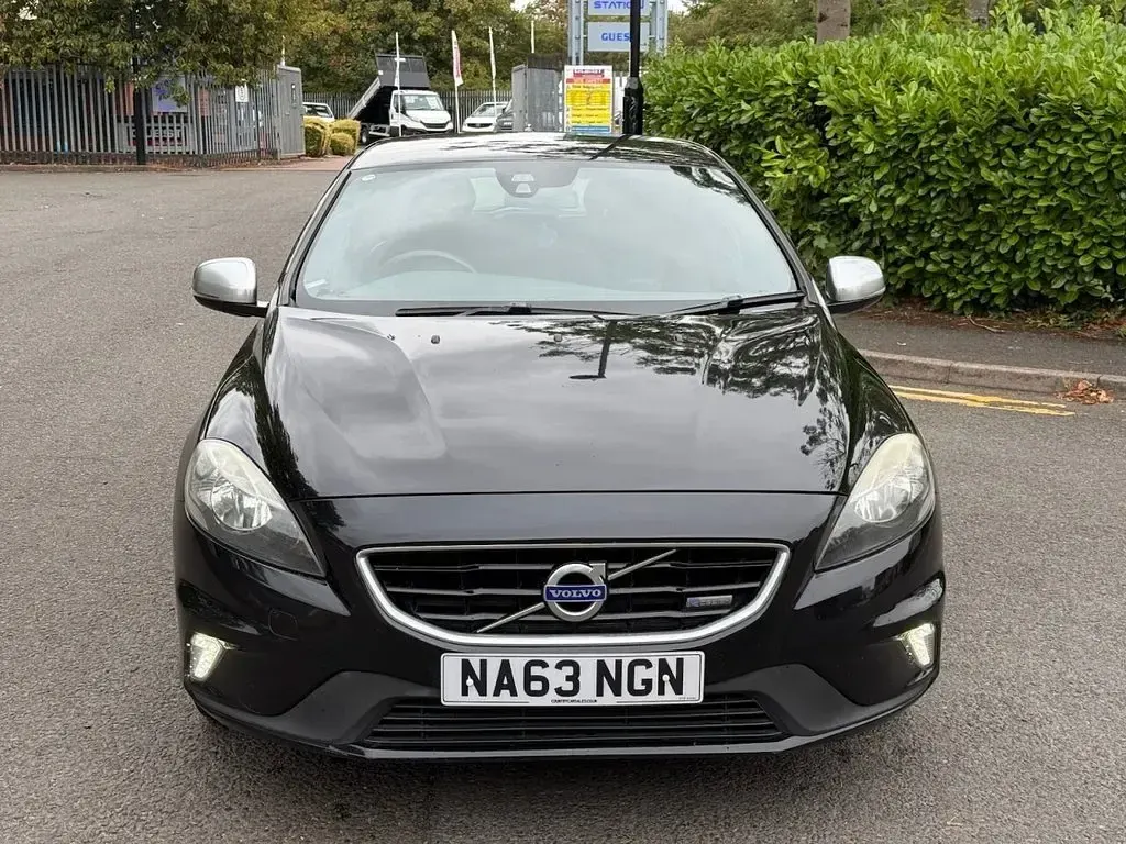 Used Volvo V40 R-Design 115 HP (84 kW) 2013 Black Hatchback