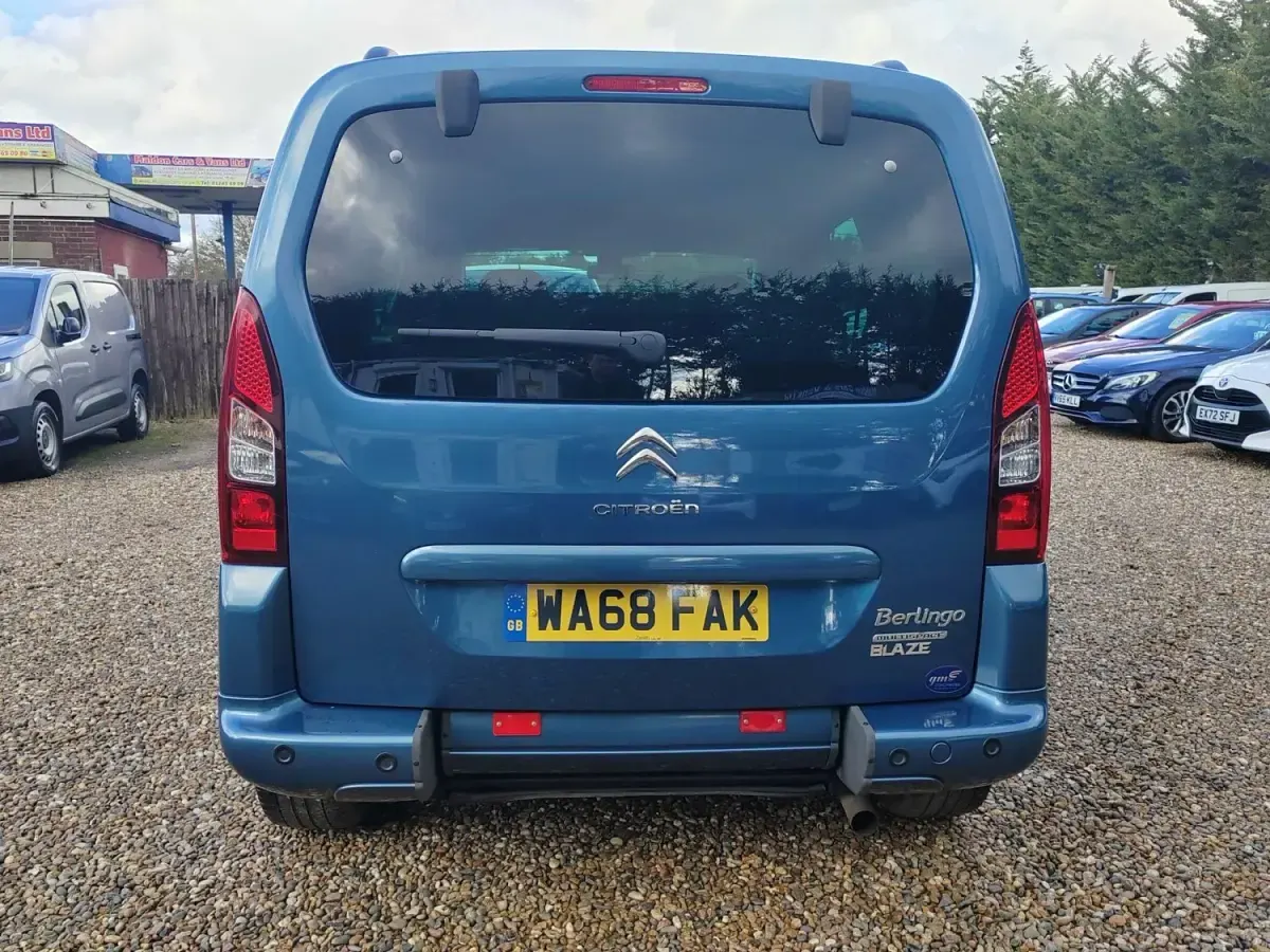 Gebraucht Citroën Berlingo Flair 100 PS (73 kW) 2019 Blau Van / Kleinbus