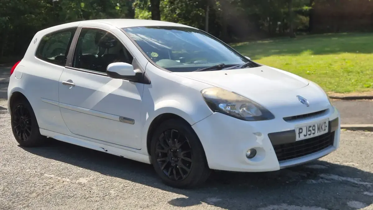 Used Renault Clio Dynamique 2009 White Hatchback