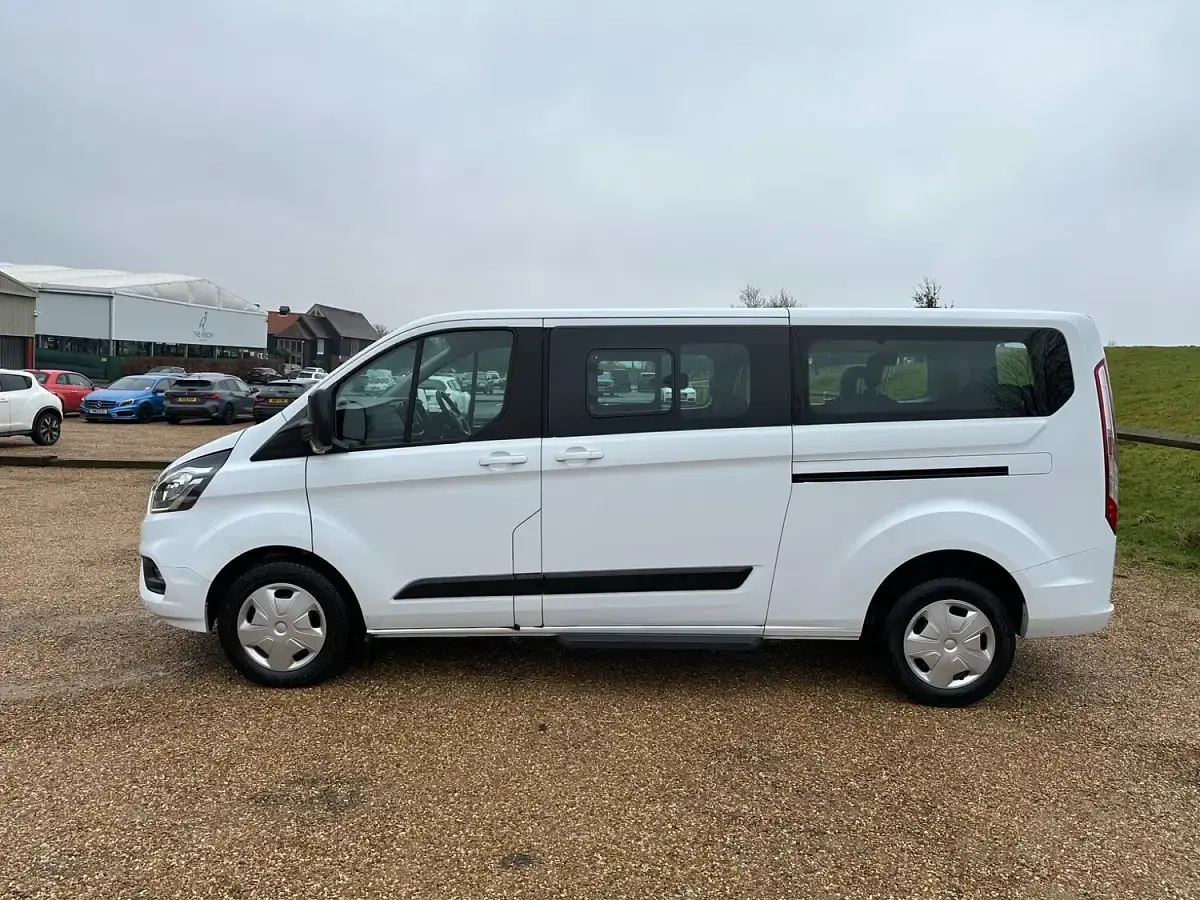 Begagnad Ford Tourneo S 130 HK (95 kW) 2022 Vit Minibuss
