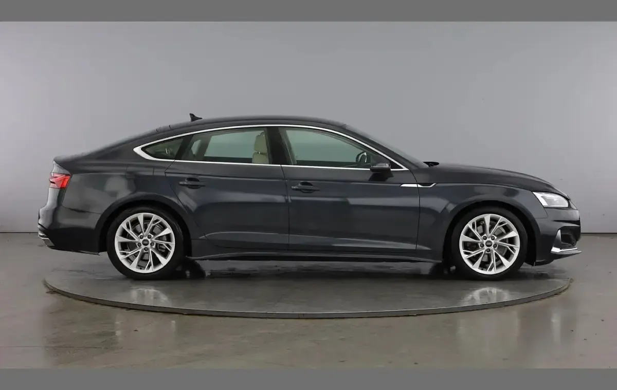 Begagnad Audi A5 Sport 147 HK (108 kW) 2024 Grå Halvkombi