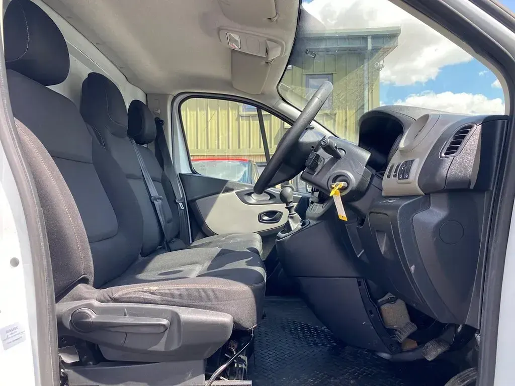Used Renault Trafic Business 2017 White MPV