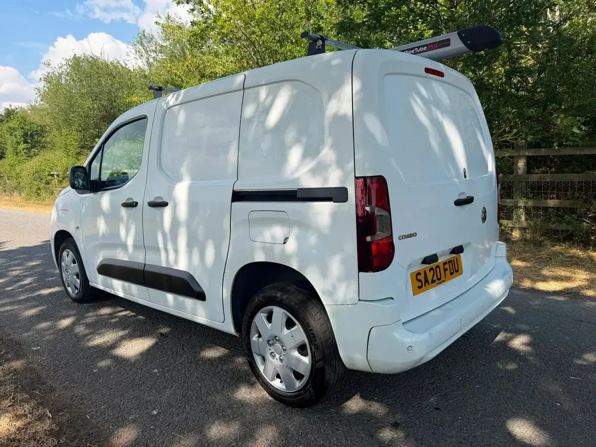Used Vauxhall Combo Sportive 100 HP (73 kW) 2020 White MPV