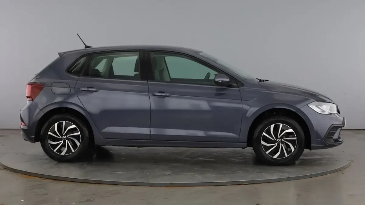 Usado VW Polo Life 95 HP (69 kW) 2024 Cinzento Citadino