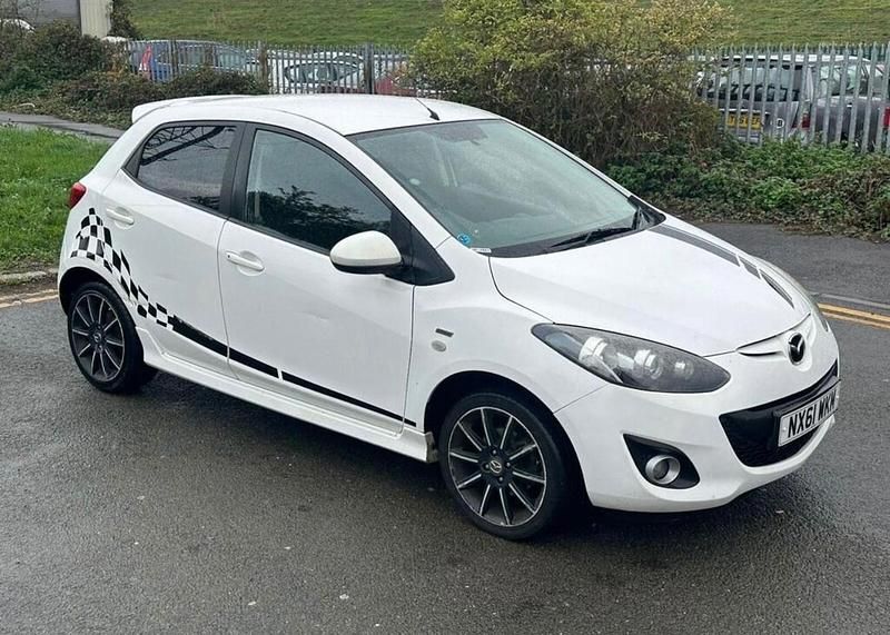 White Used 2011 Mazda 2 Hatchback | £2,275 (Fair price) - Image 1/4
