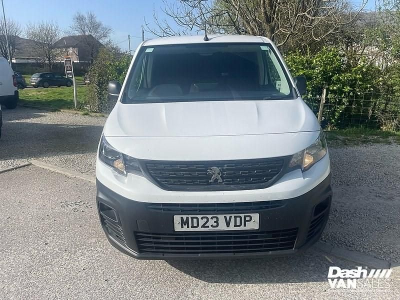 Used Peugeot Partner Premium 100 HP (73 kW) 2023 White MPV