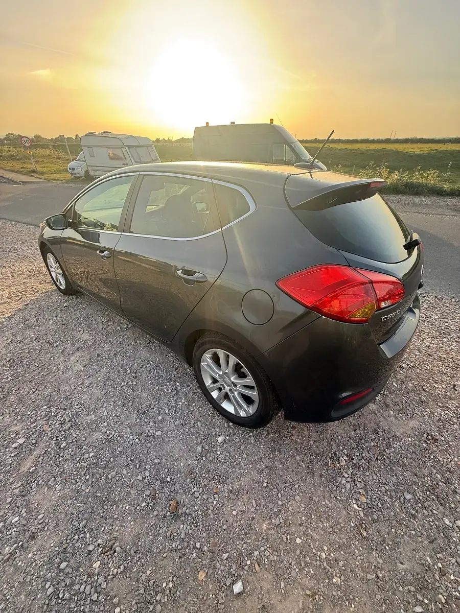 Used Kia Ceed 2014 Silver Hatchback