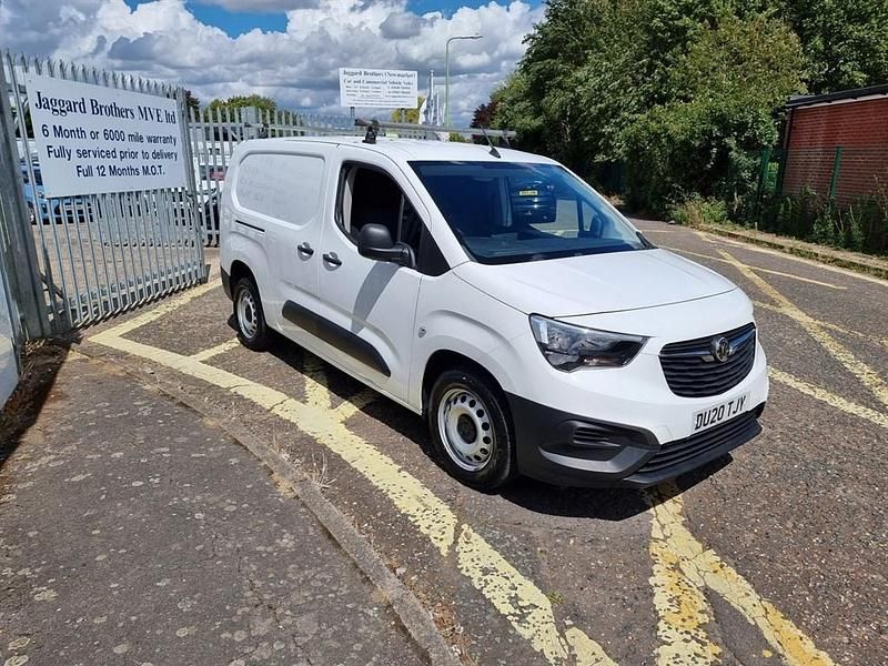 Used Vauxhall Combo Edition 100 HP (73 kW) 2020 White MPV