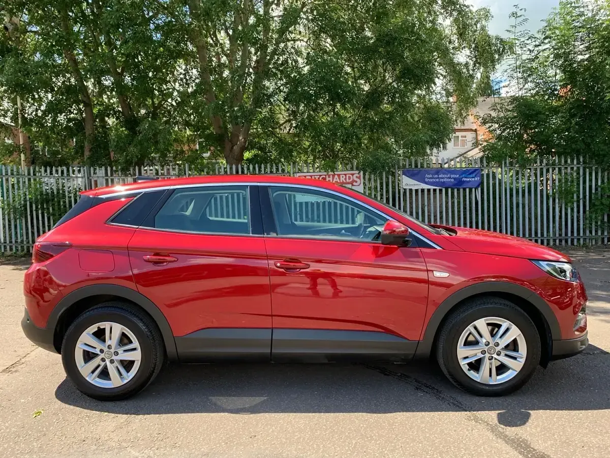 Used Vauxhall Grandland X Business Edition 130 HP (95 kW) 2021 Red SUV