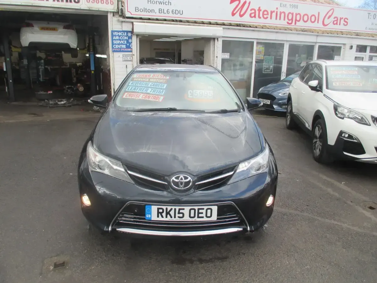 Used Toyota Auris 90 HP (66 kW) 2015 Grey Hatchback