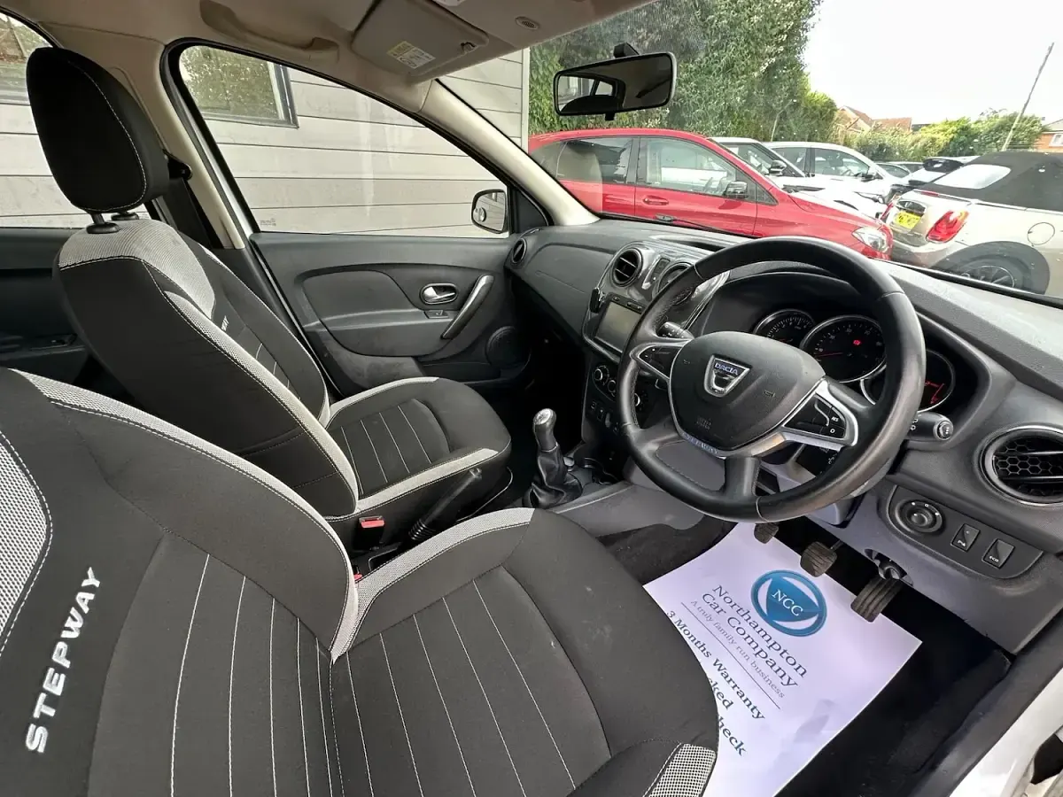 Used Dacia Sandero Lauréate 2017 White Hatchback