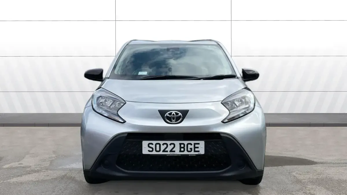 Used Toyota Aygo X PURE 72 HP (52 kW) 2022 Silver SUV