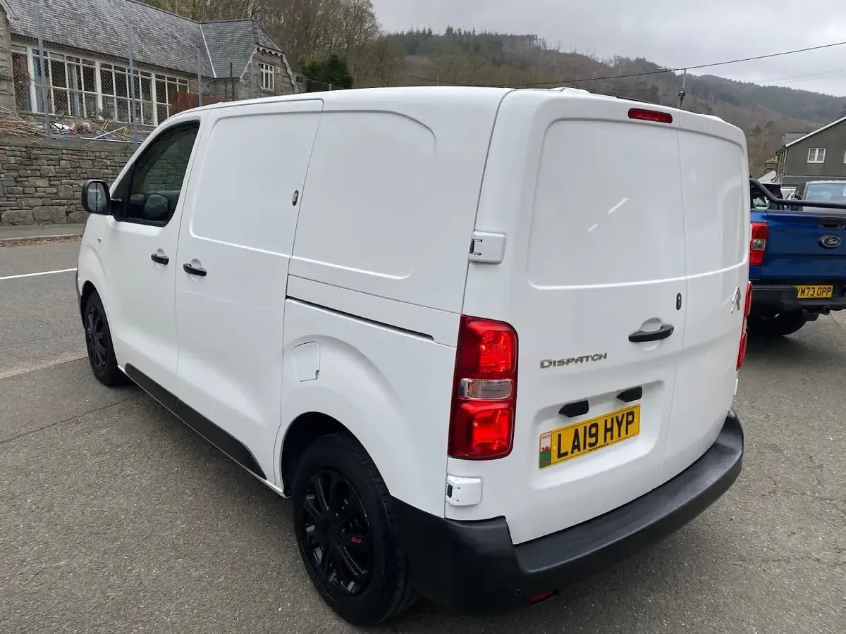 Used Citroën Dispatch 100 HP (73 kW) 2019 White MPV