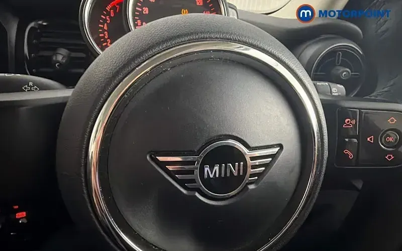 Used Mini Cooper Classic 136 HP (100 kW) 2022 Red Hatchback