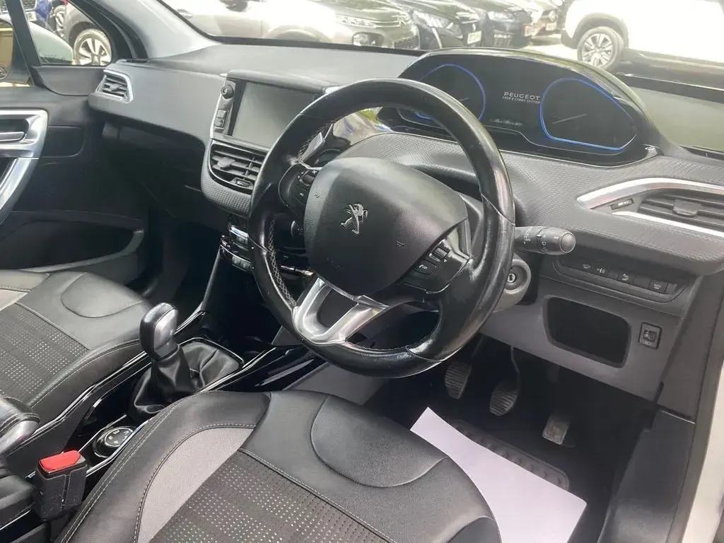 Used Peugeot 2008 Allure 110 HP (80 kW) 2017 White SUV